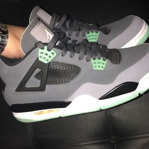 Jordan retro 4s Green Glow Size 11